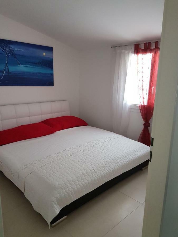 Apartment Dijana Kastela Luaran gambar